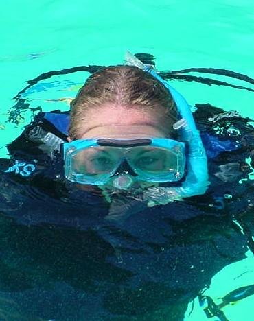 neutral buoyant scuba diver