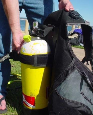 attaching scuba tank to BCD